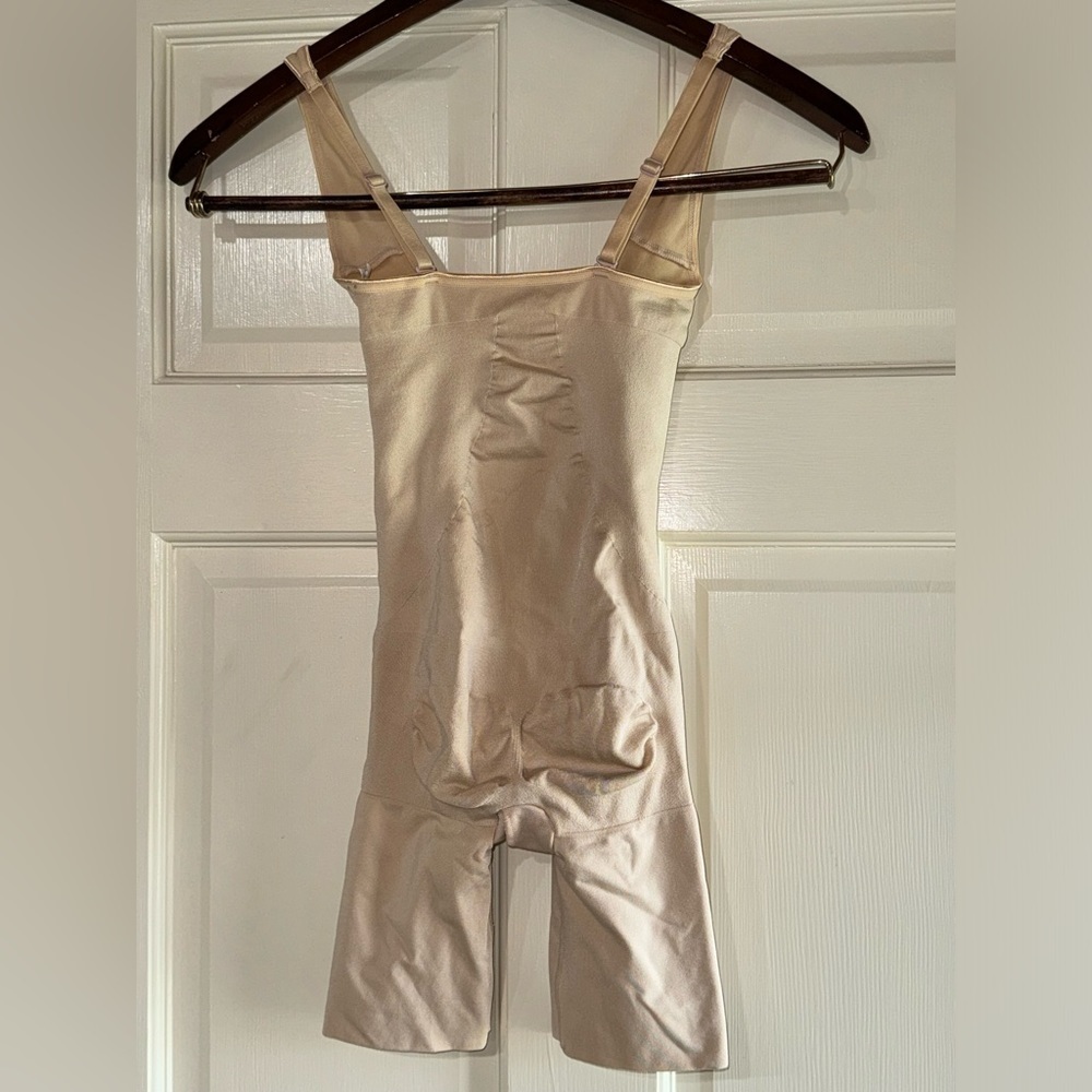 Assets by SPANX Bodysuit Size Small - Picture 2 of 3